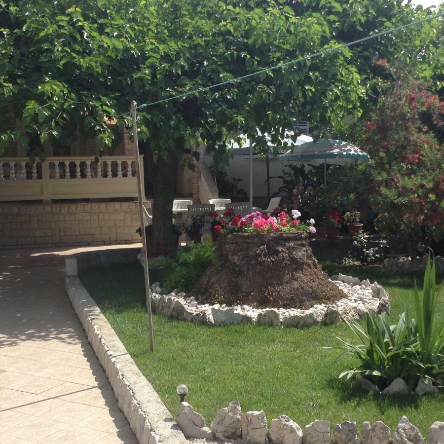 Apartment Biserka Barbat na Rabu Exterior photo